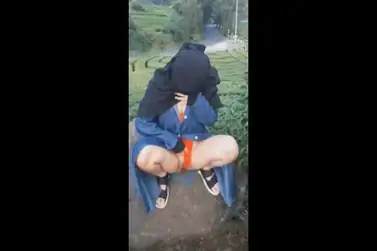 Skandal Gadis Bercadar Di Kebun Teh Ciwidey